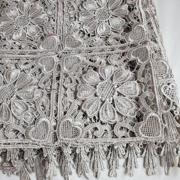 Embroidery Lace Tablecloth - Picture 4 of 5